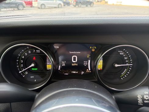 Used 2023 Jeep Wrangler Unlimited Sahara AWD/4WD image 17