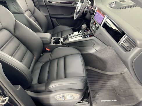 Certified 2026 Porsche Macan AWD/4WD image 26