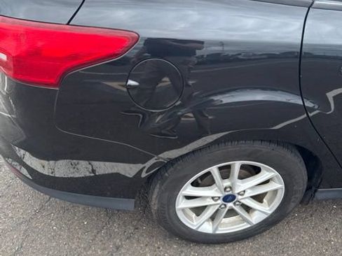 Used 2015 Ford Focus SE FWD image 12