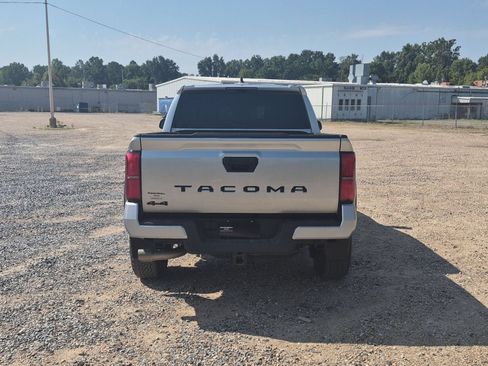 Used 2024 Toyota Tacoma TRD Off-Road AWD/4WD image 5