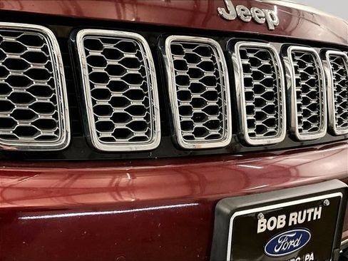 Used 2018 Jeep Grand Cherokee Overland AWD/4WD image 30