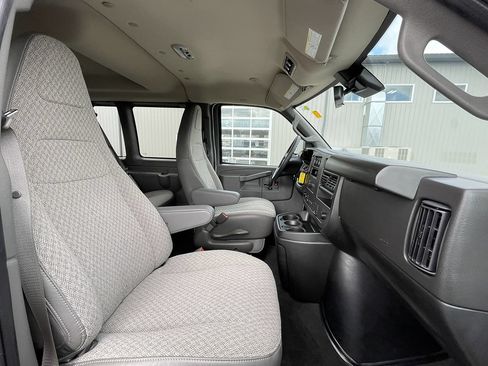 Used 2025 Chevrolet Express 3500 LT w/ LT Preferred Equipment Group RWD image 17