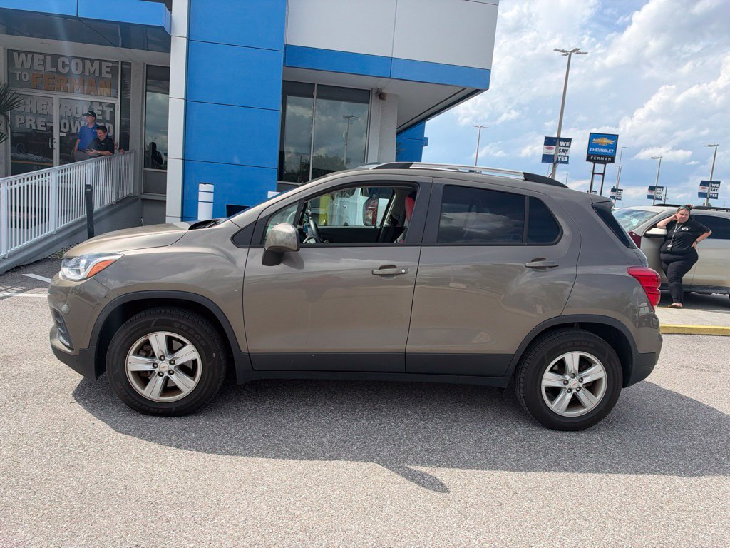 Used 2021 Chevrolet Trax LT AWD/4WD image 2
