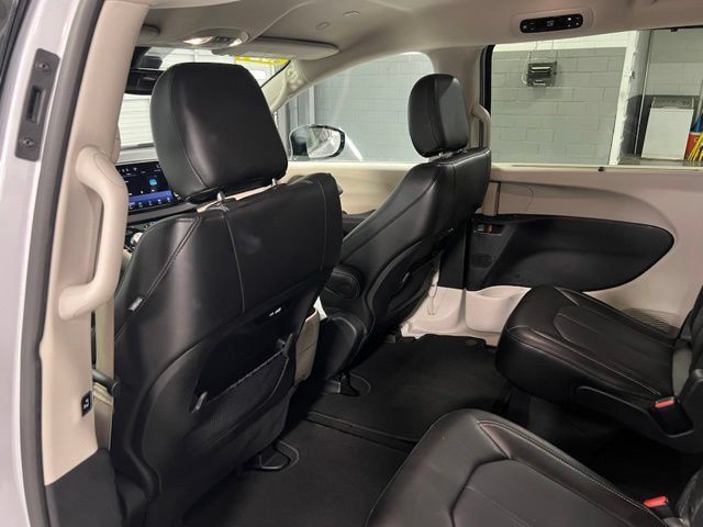 Used 2024 Chrysler Pacifica Touring-L FWD image 26