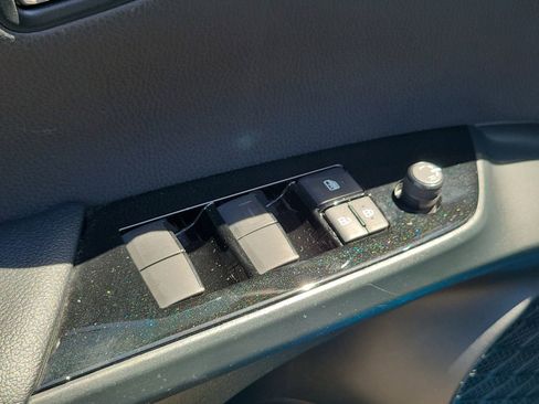 Used 2022 Toyota Prius LE image 21