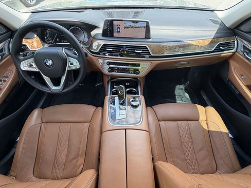 Used 2017 BMW 750i image 13