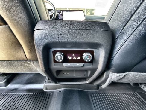 Used 2025 Chevrolet Traverse Z71 w/ LPO, Illumination Package AWD/4WD image 22