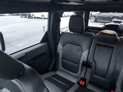 Used 2024 Ford Bronco Black Diamond w/ Sasquatch Package image 12