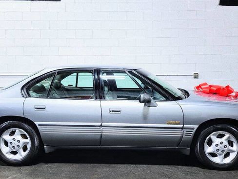 Used 1994 Pontiac Bonneville SSE FWD image 2