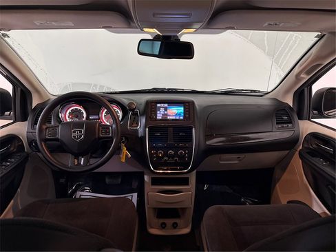 Used 2019 Dodge Grand Caravan SE w/ UConnect Hands-Free Group image 32