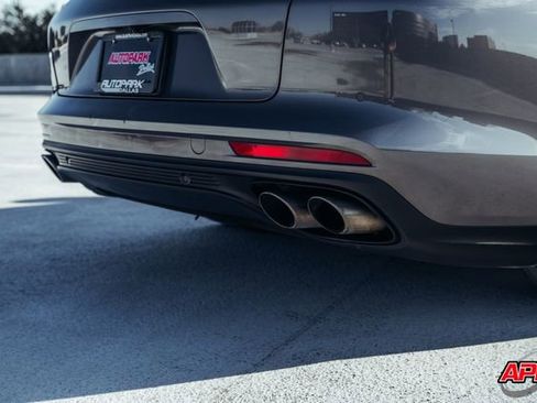 Used 2018 Porsche Panamera 4S image 33