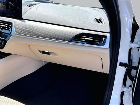 Used 2023 BMW 530i w/ Premium Package RWD image 19