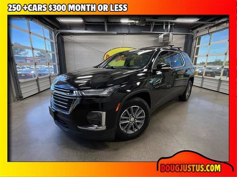 Used 2022 Chevrolet Traverse LT image 1