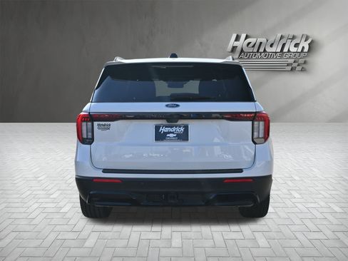 Used 2025 Ford Explorer ST-Line w/ Premium Package image 9