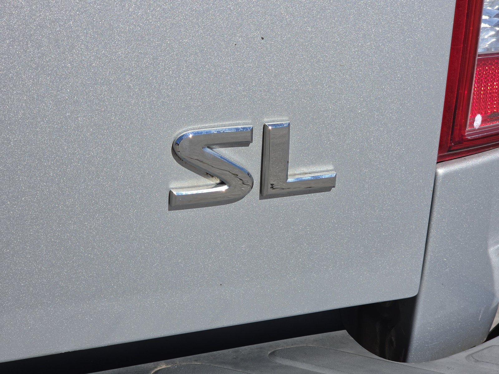Used 2011 Nissan Frontier SL RWD image 8