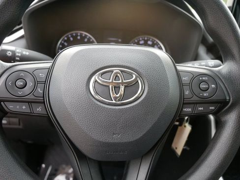 Used 2022 Toyota RAV4 LE AWD/4WD image 19