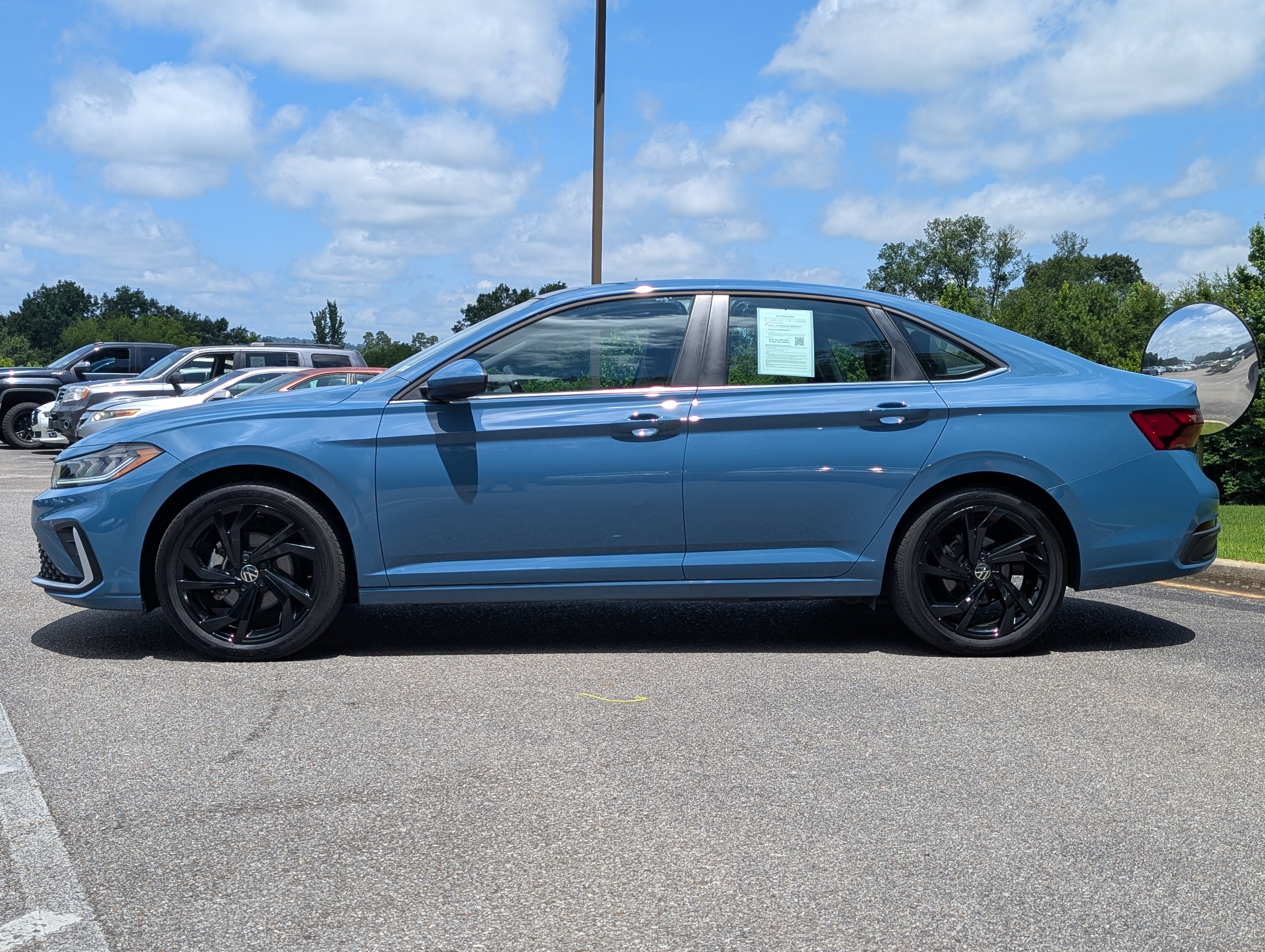 Used 2025 Volkswagen Jetta SE w/ Sunroof Package FWD image 6