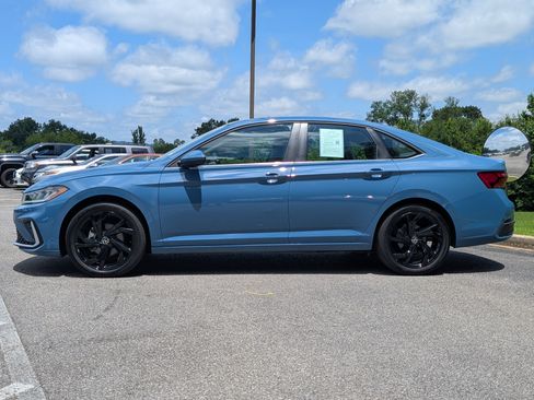 Used 2025 Volkswagen Jetta SE w/ Sunroof Package FWD image 6