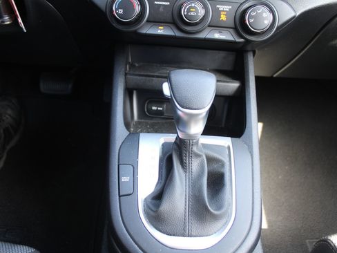 Certified 2024 Kia Forte LXS w/ LXS Technology Package image 29