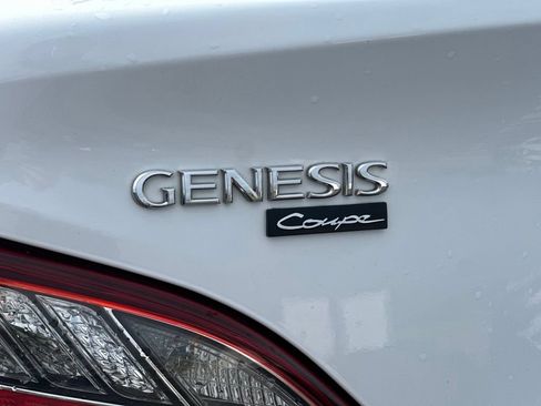 Used 2016 Hyundai Genesis Coupe 3.8 RWD image 4