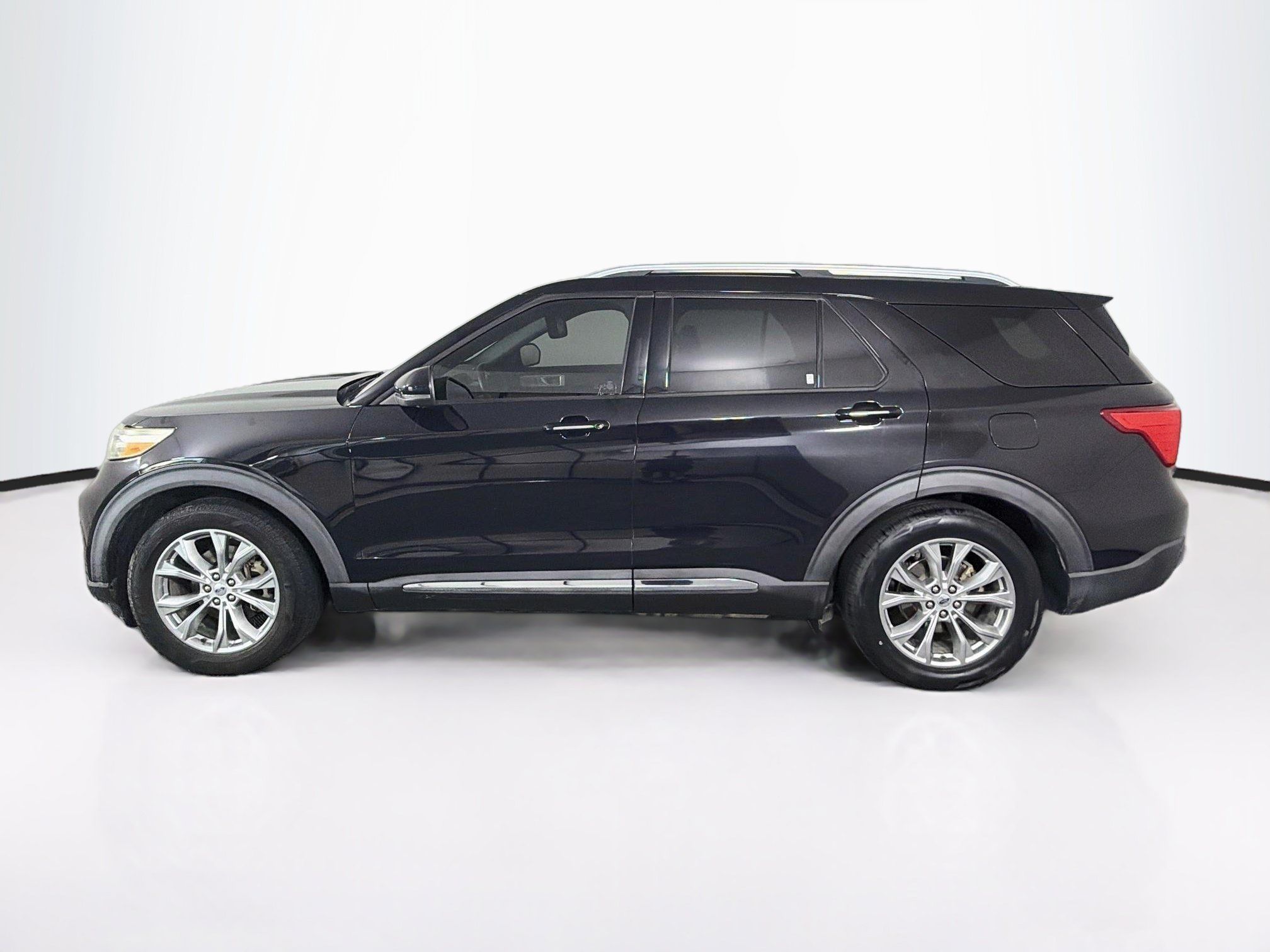 Used 2020 Ford Explorer Limited RWD image 4