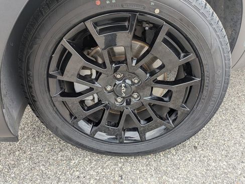 Used 2022 Kia Telluride SX w/ SX Prestige Package image 32