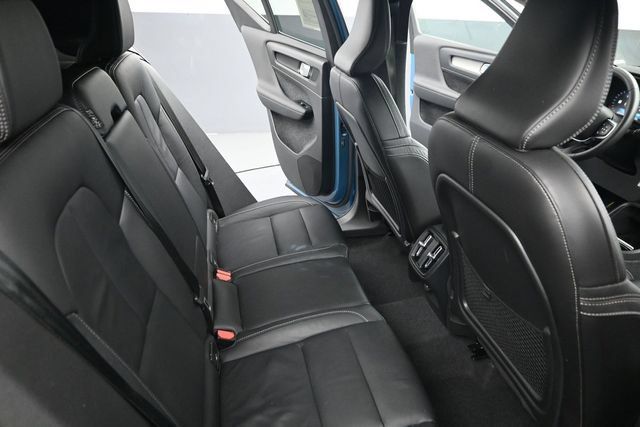 Used 2024 Volvo XC40 B5 Plus AWD/4WD image 18