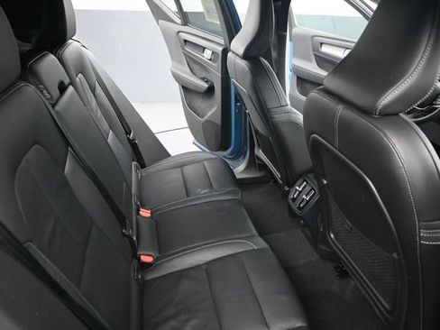 Used 2024 Volvo XC40 B5 Plus AWD/4WD image 18