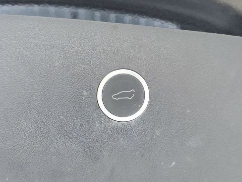 Used 2016 Tesla Model X 90D image 18