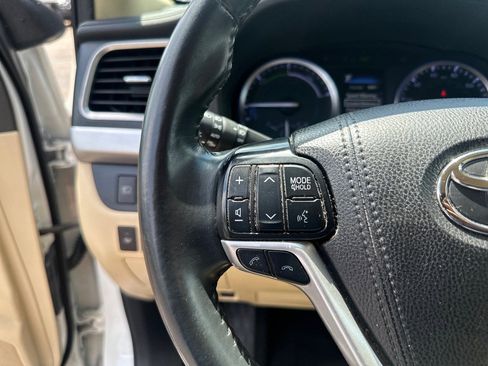 Used 2019 Toyota Highlander XLE image 10