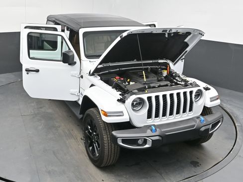 Used 2022 Jeep Wrangler Unlimited Sahara image 37