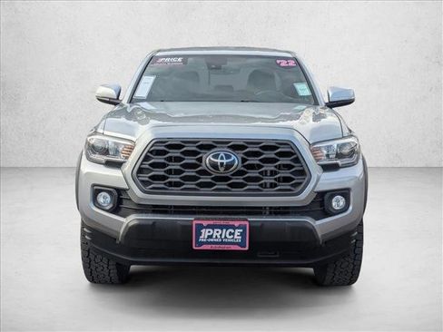 Used 2022 Toyota Tacoma TRD Off-Road image 2