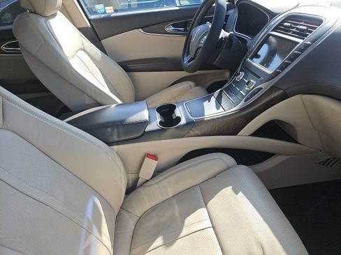 Used 2016 Lincoln MKX Reserve w/ Technology Package FWD image 6