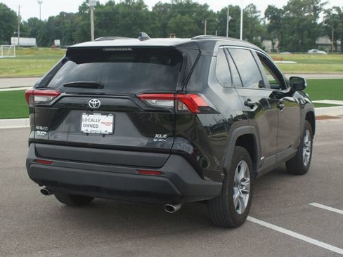 Used 2025 Toyota RAV4 XLE w/ Weather Package AWD/4WD image 20