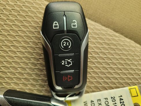 Used 2016 Ford Explorer XLT w/ Equipment Group 201A FWD image 32