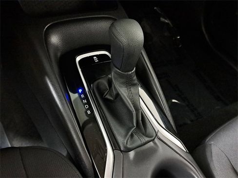 Used 2025 Toyota Corolla LE image 30