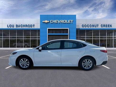 Used 2025 Toyota Camry LE image 5