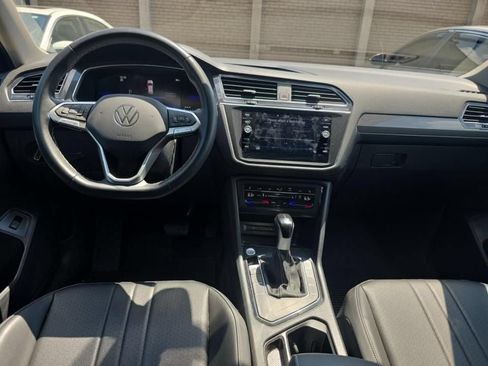 Used 2023 Volkswagen Tiguan SE FWD image 9