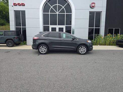 Used 2021 Ford Edge Titanium w/ Class II Trailer Tow Package AWD/4WD image 7