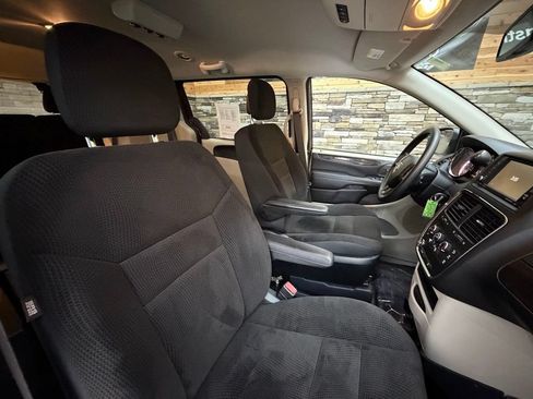 Used 2019 Dodge Grand Caravan SE w/ Power Convenience Group I FWD image 17