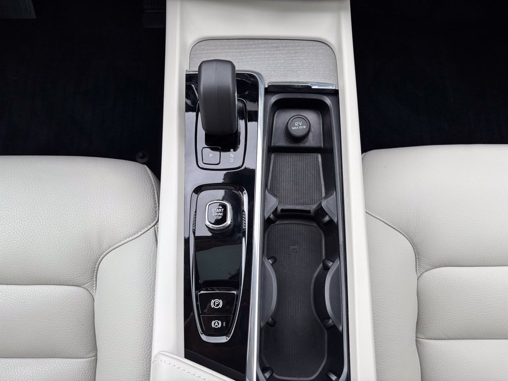 Certified 2024 Volvo XC60 B5 Plus w/ Climate Package AWD/4WD image 28