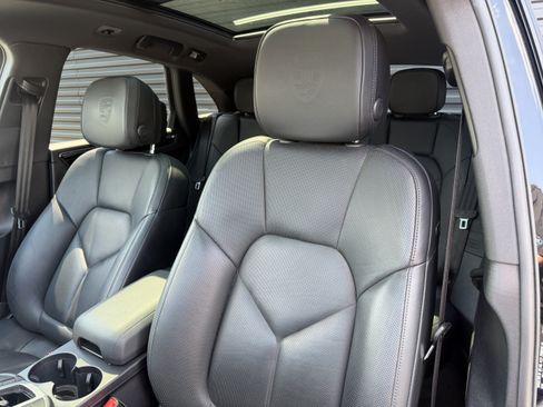 Used 2021 Porsche Macan AWD/4WD image 11