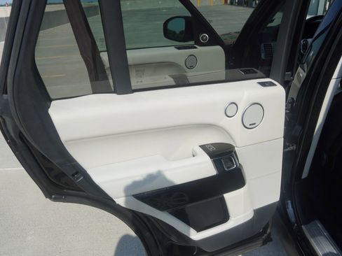 Used 2014 Land Rover Range Rover Supercharged image 14