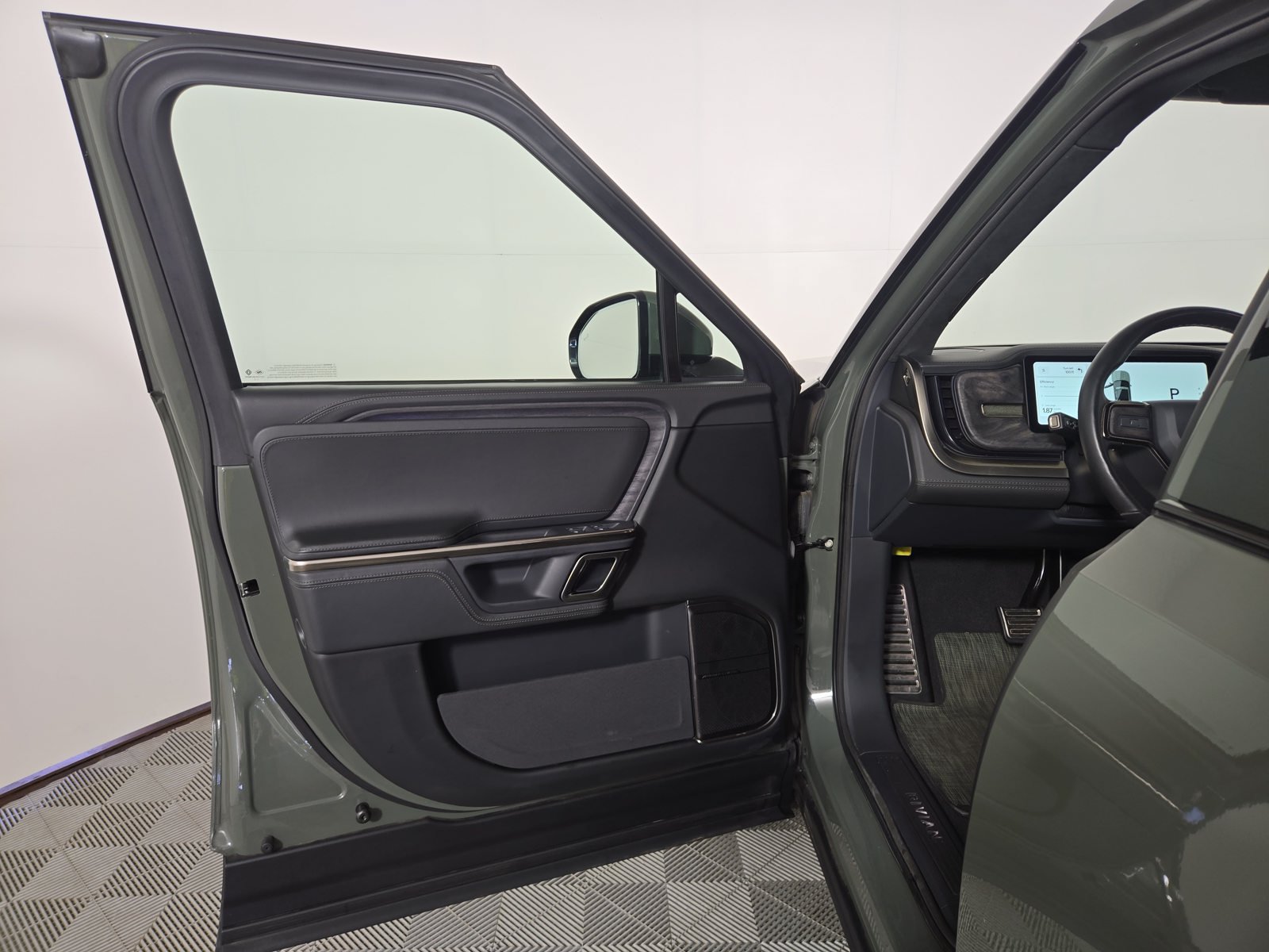 Used 2022 Rivian R1T Launch Edition AWD/4WD image 16