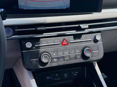 Used 2025 Hyundai Tucson SE image 12