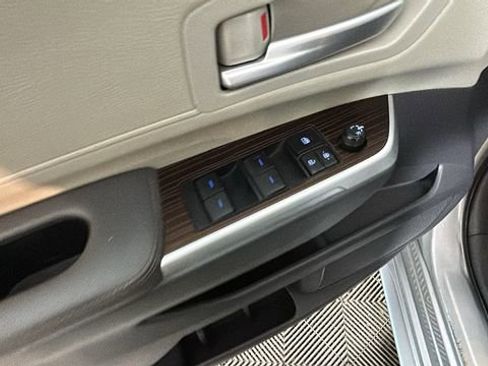 Used 2021 Toyota Sienna XLE FWD image 11