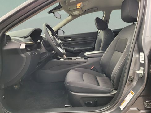 Used 2024 Nissan Altima 2.5 SV image 6