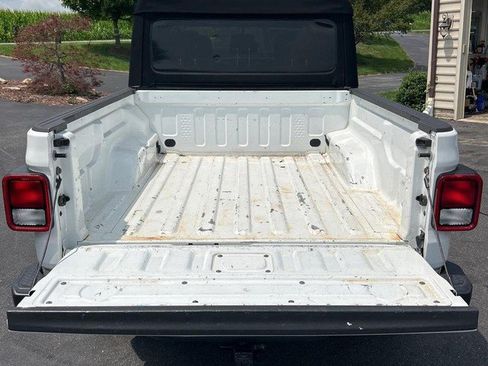Used 2020 Jeep Gladiator Sport w/ Quick Order Package 24S AWD/4WD image 18