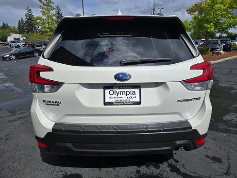 Used 2020 Subaru Forester Premium AWD/4WD image 5