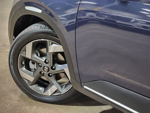 Used 2021 Hyundai Venue FWD image 23